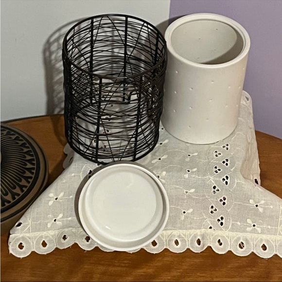 Scentsy 2021 Etched Core Full Size Warmer with Loom Wrap Sleeve - Picture 3 of 8